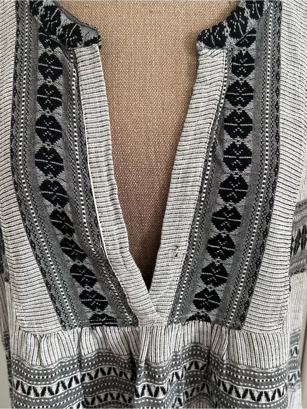 DYLAN-Sleeveless Black & White Patterned V-Neck Women’s Dress - Picture 2 of 8